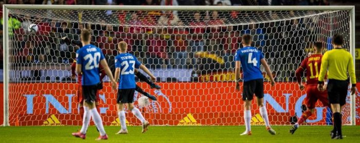 Yannick Carrasco (áo đỏ - số 11) ghi bàn tuyệt đẹp (Ảnh: Internet)