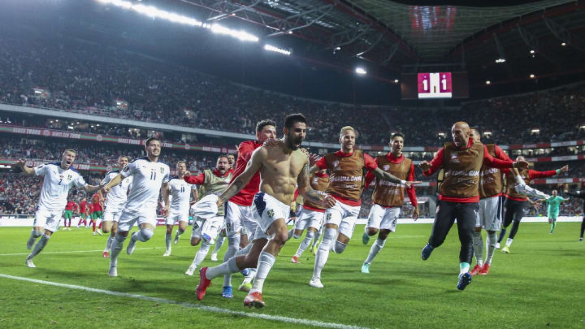 Aleksandar Mitrovic gieo sầu cho Bồ Đào Nha vào cuối trận đấu (Ảnh: Internet)