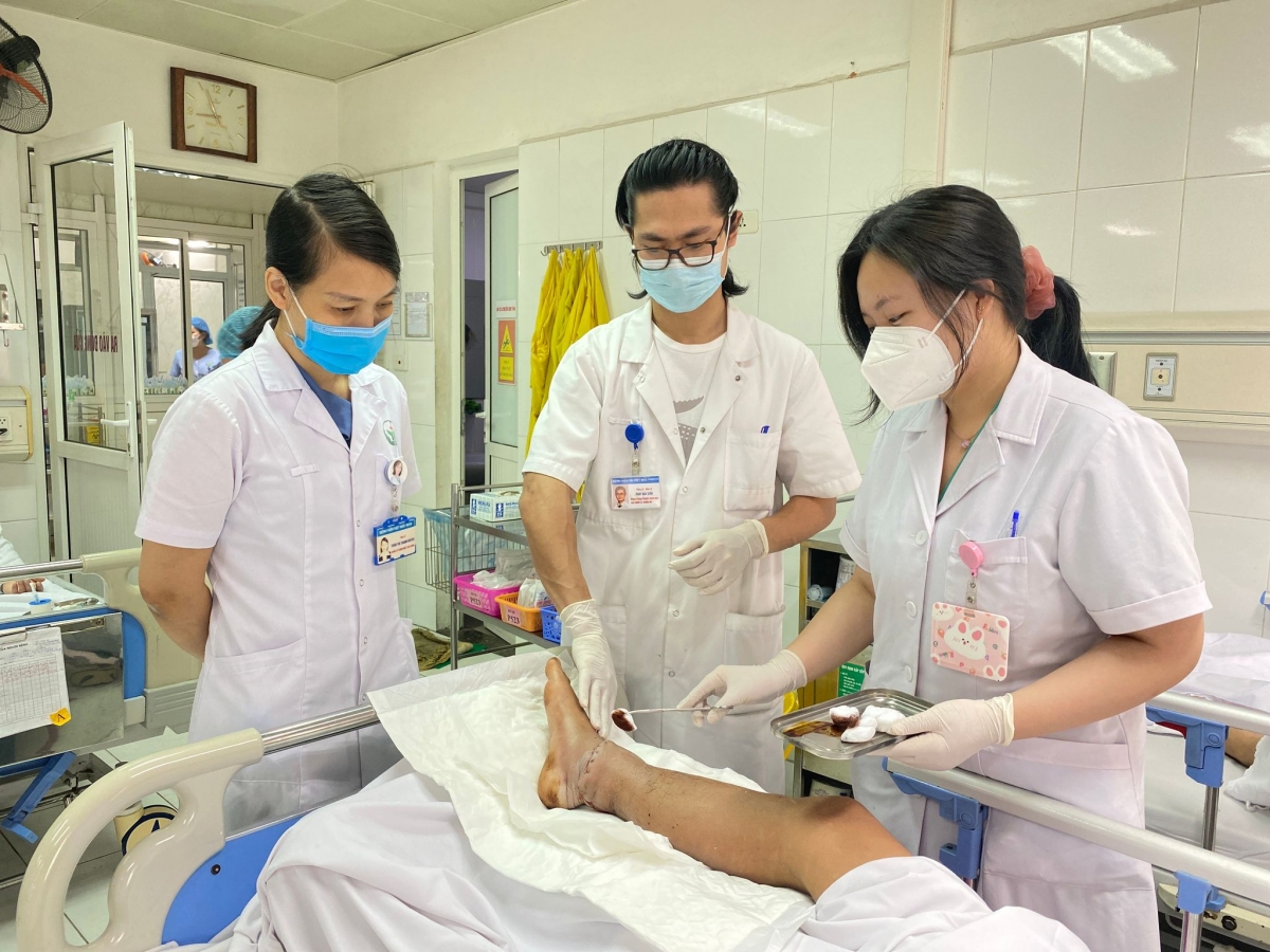 Cẳng chân của bệnh nhân L.V.T đã được ghép nối thành công
