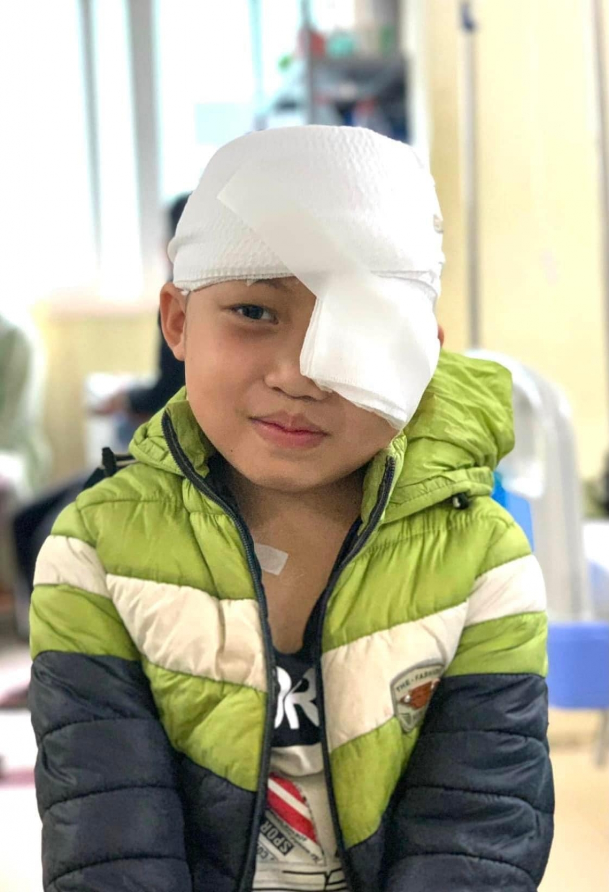 Bé Q tươi tỉnh sau 3 lần can thiệp và phẫu thuật liên tục