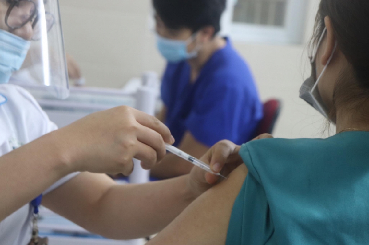 Tất cả người dân từ 12 tuổi trở lên được tiêm mũi 1 vaccine phòng Covid-19