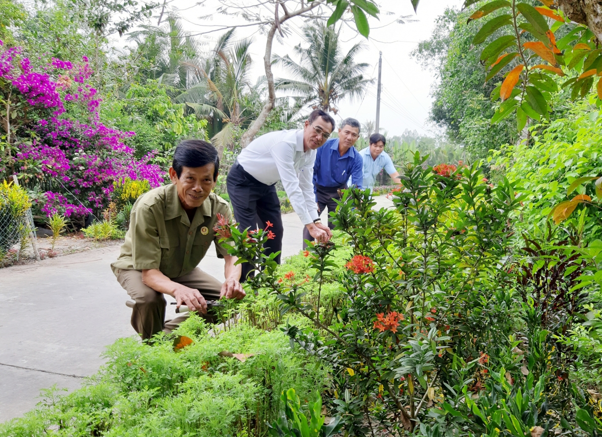 Tuyến đường đẹp do Chi hội cựu chiến binh ấp 3, xã Long Trị (thị xã Long Mỹ)
đảm nhận xây dựng, chăm sóc