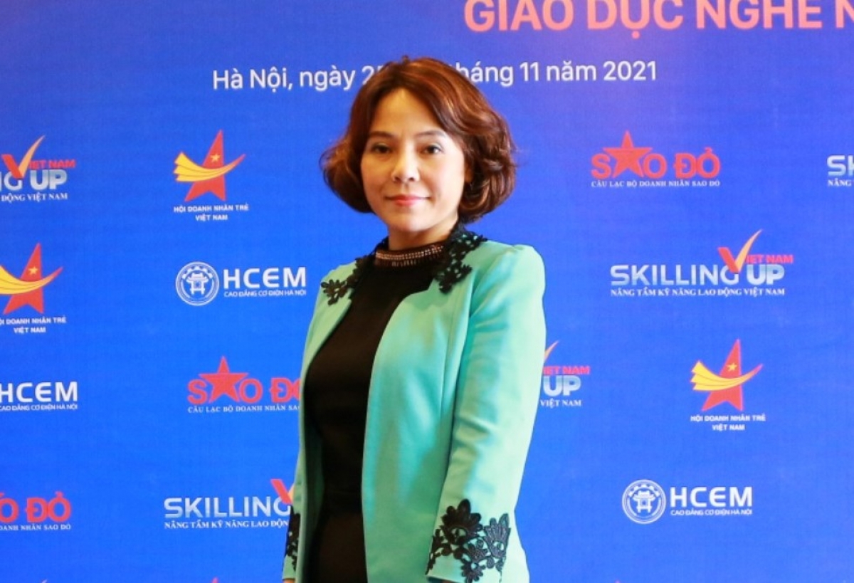 Bà Trịnh Thu Hà, Hiệu trưởng trường
Cao Đẳng Thương Mại và Du Lịch Hà Nội