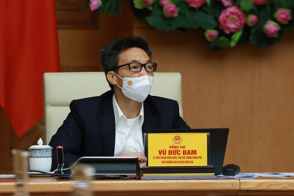 Phó Thủ tướng Vũ Đức Đam tại cuộc họp sáng 3/11