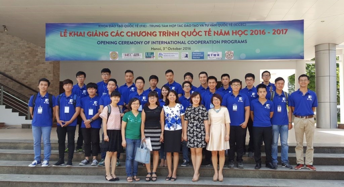 Mai Trọng Huy và các bạn khi còn học tiếng Đức ở Khoa Đào tạo Quốc tế, Trường ĐH Xây dựng HN