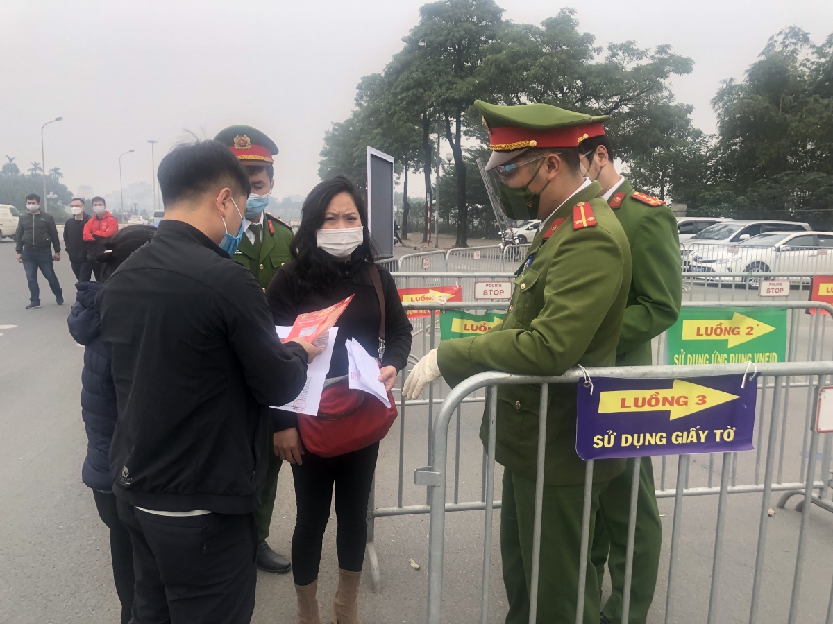 CĐV đến sân được kiểm soát và hướng dẫn tỉ mỉ