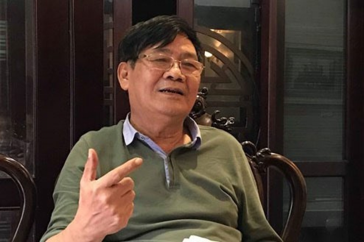 Trung tướng Nguyễn Hữu Khảm, Nguyên Phó Tổng tham mưu trưởng,
Cựu Quân tình nguyện Sư đoàn 316 tại Lào