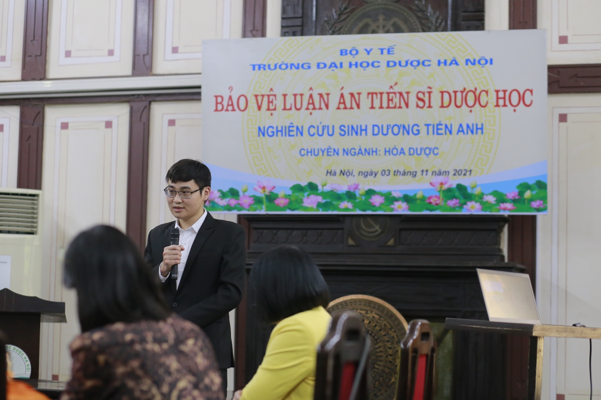 Dương Tiến Anh trong lễ bảo vệ luận án tiến sĩ
