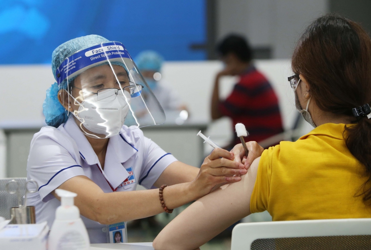 Việt Nam nằm trong 20 nước trên thế giới có số liều vaccine tiêm chủng nhiều nhất, đứng thứ hai trong khu vực Đông Nam Á, sau Indonesia.