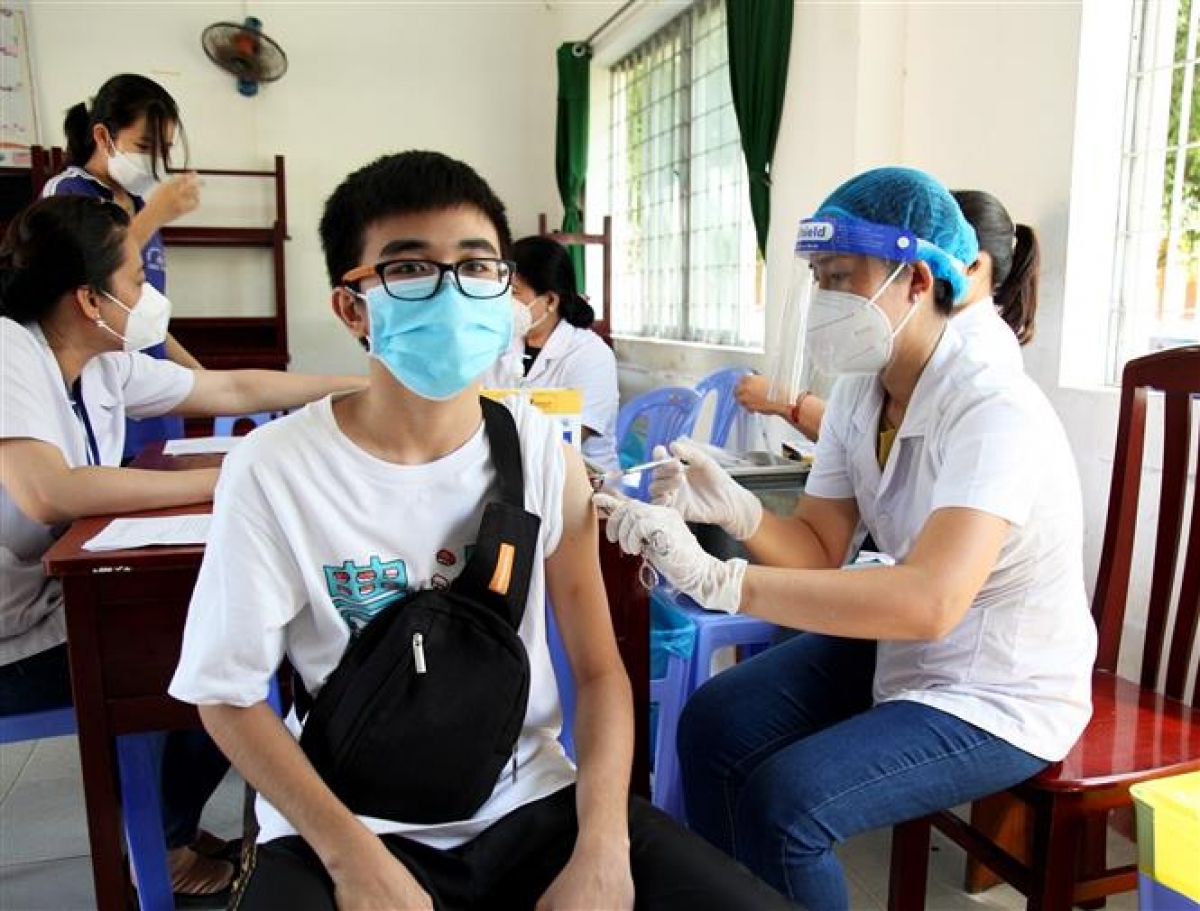 93% trẻ từ 15-17 tuổi được tiêm mũi 1 vaccine Covid-19