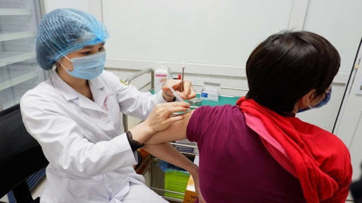 Tính đến sáng 15/11, cả nước đã tiêm được 99,86 triệu mũi vaccine phòng Covid-19