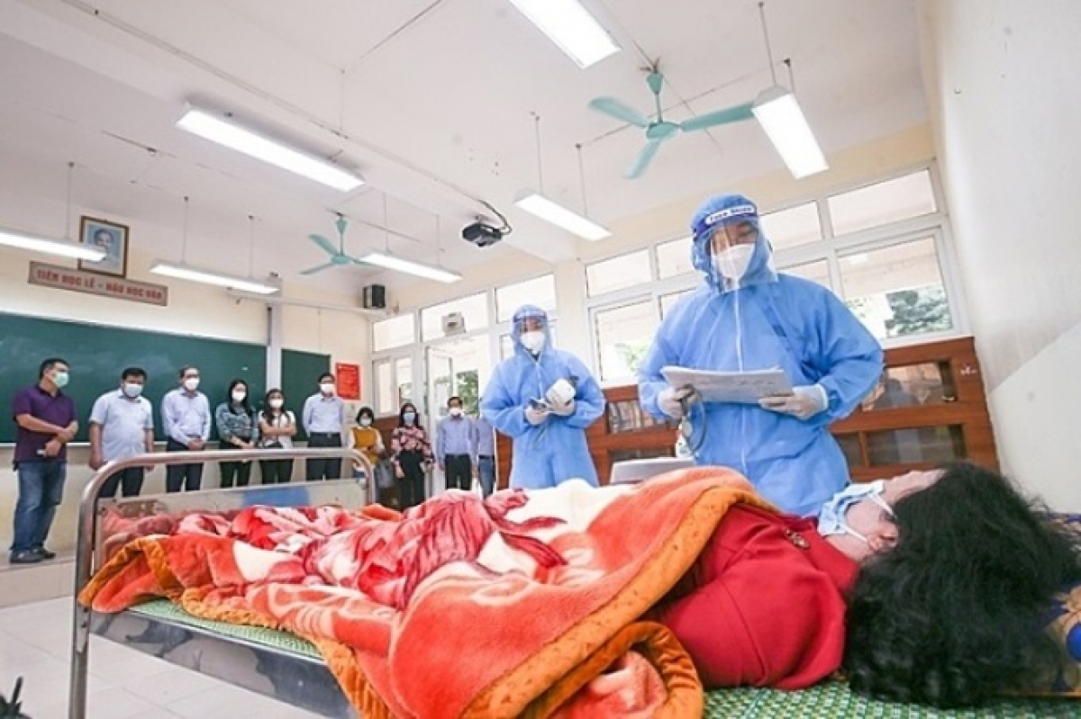 Nhân viên Trung tâm y tế Ba Đình, Hà Nội, diễn tập chăm sóc F0 tại nhà