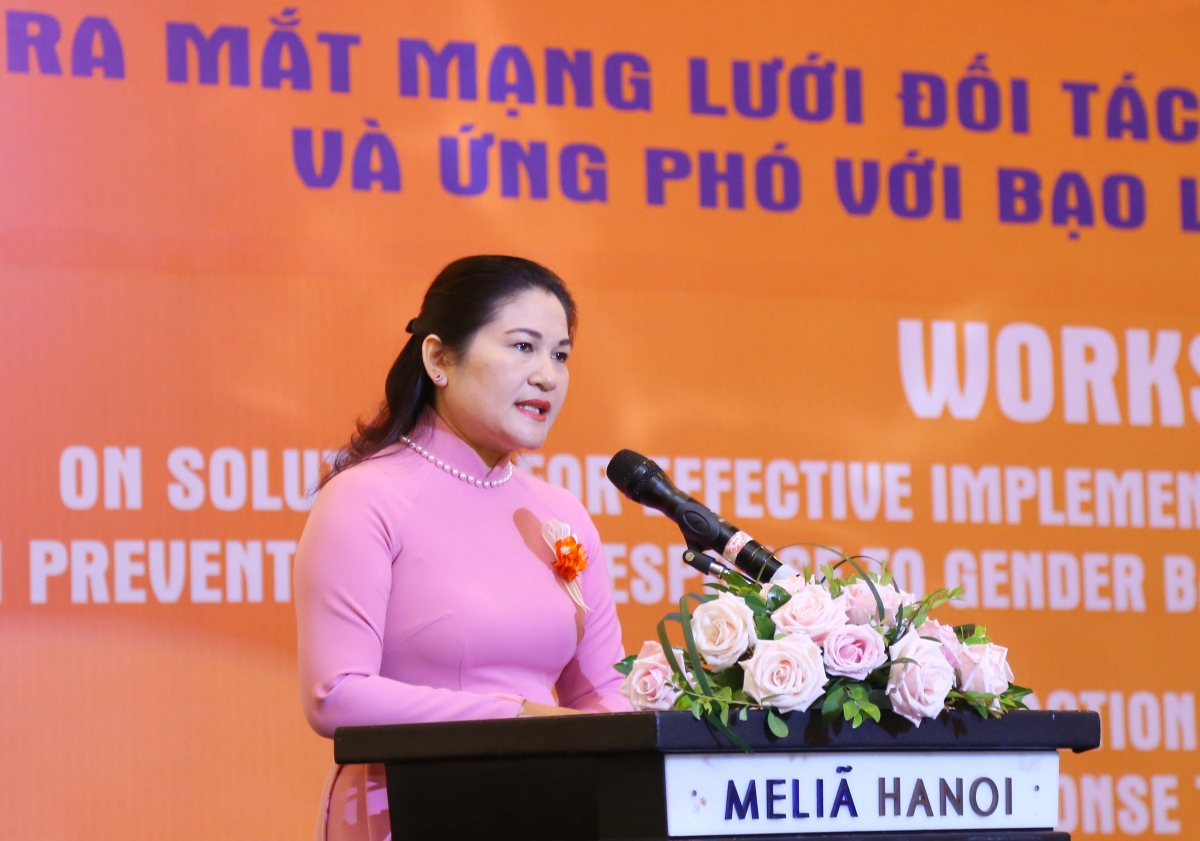 Thứ trưởng Bộ Lao động - Thương binh và Xã hội Nguyễn Thị Hà phát biểu tại hội thảo