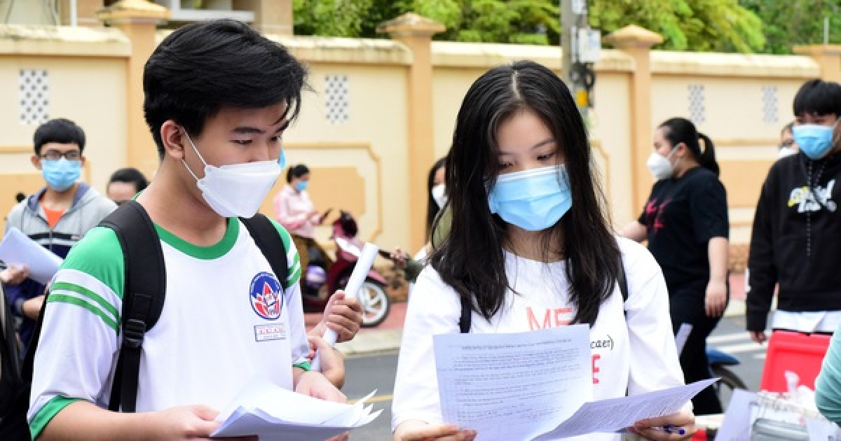 Từ 13/12, TP. Hồ Chí Minh thí điểm cho học sinh lớp 1, 9, 12 đi học trở lại