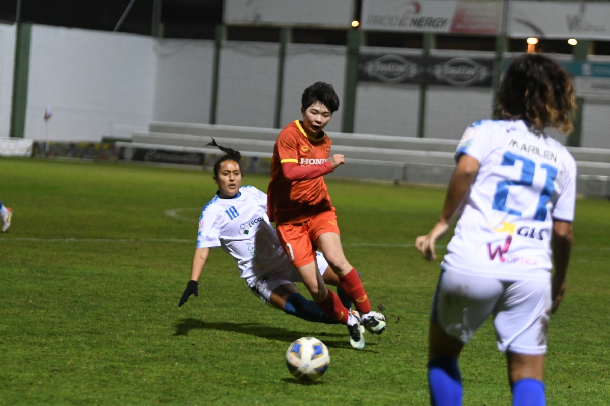 Tuyết Ngân nâng tỷ số lên 2-0 cho tuyển nữ Việt Nam