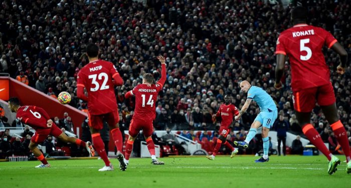 Jonjo Shelvey mở tỷ số cho Newcastle (Ảnh: Internet)
