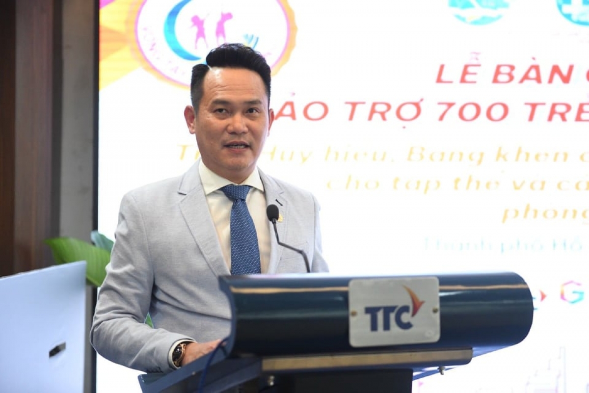 Ông Đặng Hồng Anh, Chủ tịch Hội Doanh nhân trẻ Việt Nam phát biểu tại buổi lễ