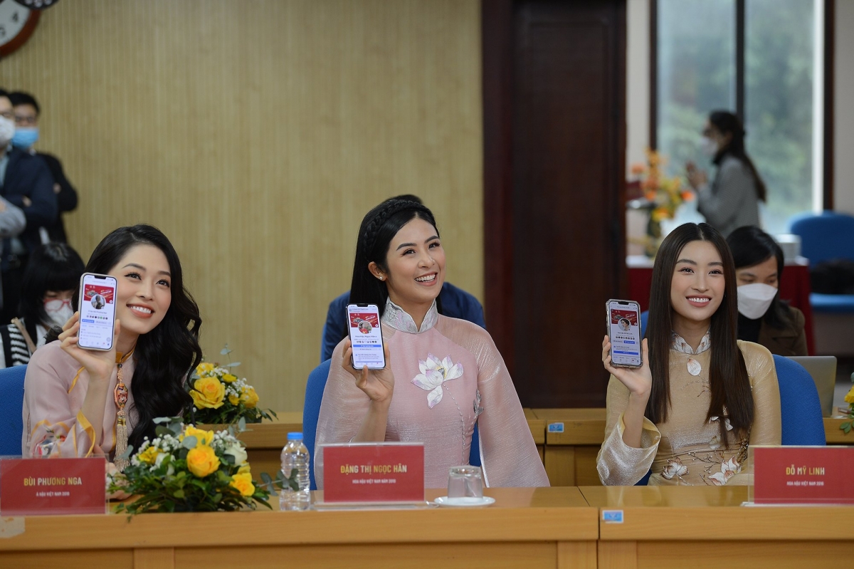 Các Hoa hậu, Á hậu đã đổi hình bìa trang Facebook cá nhân mang thông điệp của chương trình như một sự lan tỏa, kết nối