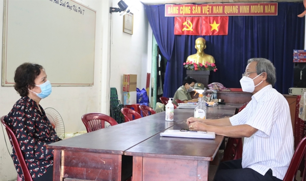 Người dân gặp khó khăn, vướng mắc, ông Lê Ngữ luôn sẵn sàng giải đáp, hỗ trợ