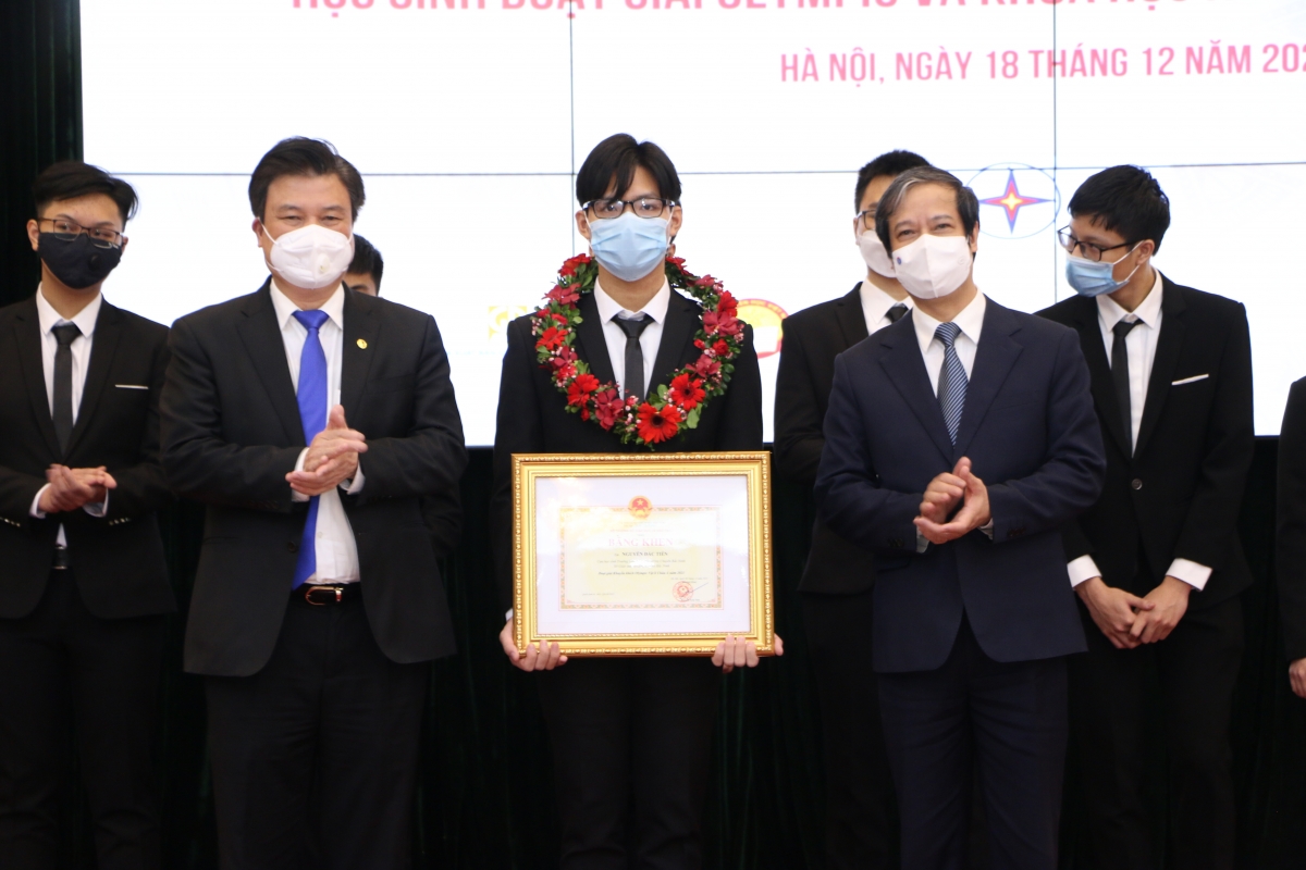 Bộ GD-ĐT biểu dương các học sinh đoạt giải Olympic và Khoa học kỹ thuật quốc tế năm 2021