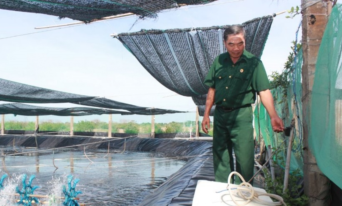 Khu nuôi tôm công nghệ cao của ông Nguyễn Văn Hoạt
ở ấp Giồng Nhãn A, xã Hiệp Thành, thành phố Bạc Liêu