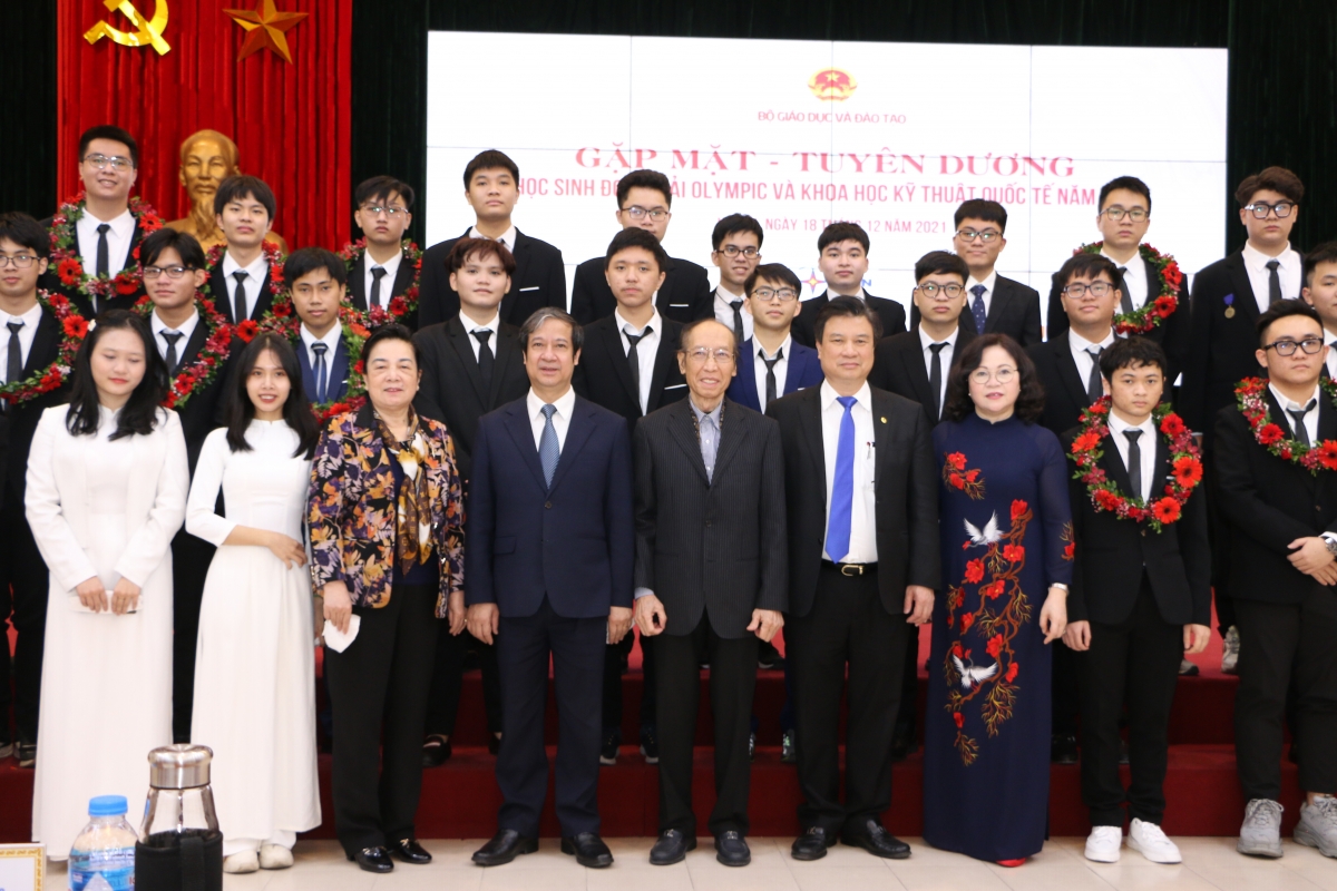 Năm 2021, các đoàn thí sinh của Việt Nam đã đạt 12 Huy chương Vàng, 13 Huy chương Bạc, 10 Huy chương Đồng và 2 Bằng khen (giải Khuyến khích) tại các cuộc thi Olympic và Khoa học kỹ thuật quốc tế.