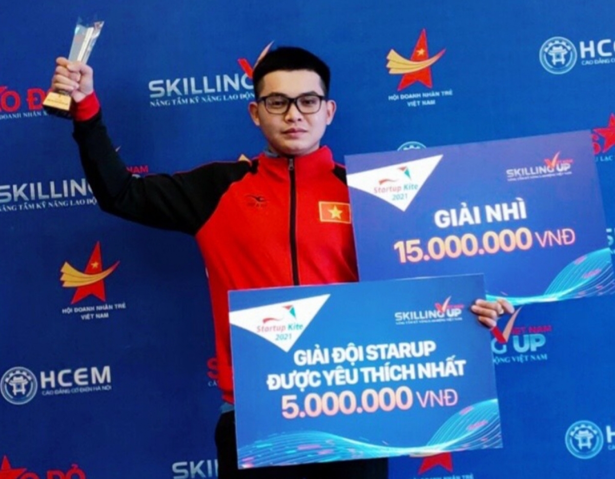 Nguyễn Dương Thanh tại cuộc thi “Ý tưởng khởi nghiệp học sinh, sinh viên giáo dục nghề nghiệp Startup Kite 2021”