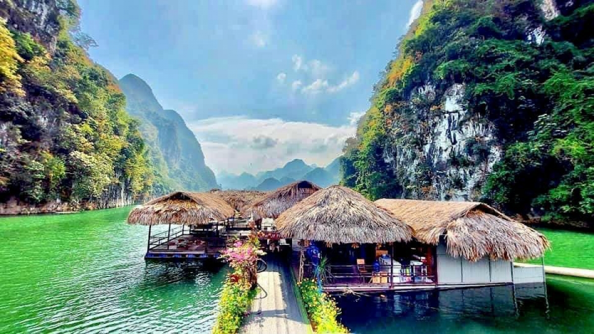 Du lịch lòng hồ Thủy điện Sơn La - một trong những điểm đến hấp dẫn của huyện Quỳnh Nhai