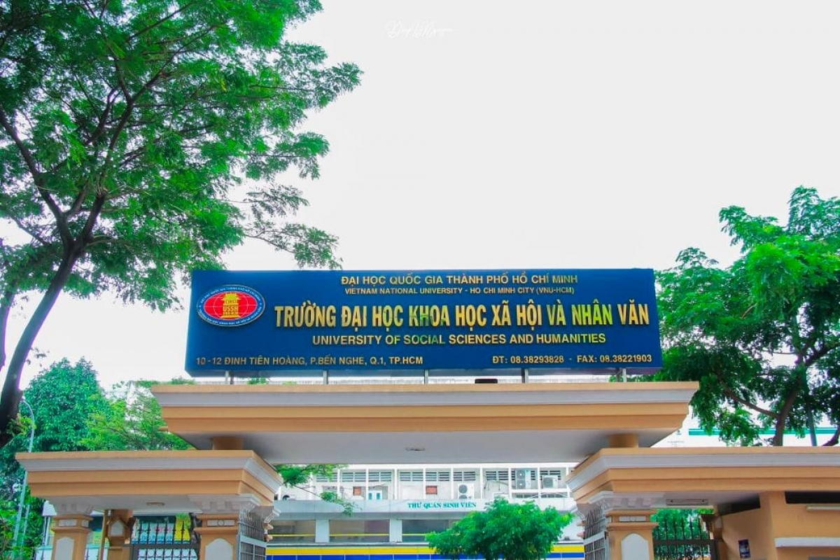 Thùy Tiên đến từ trường KHXHNV Tp.HCM, ngôi trường được xem là "lò luyện Hoa hậu" khu vực miền Nam