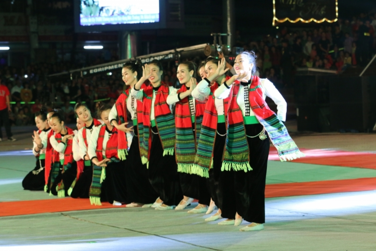 Tại phiên họp Ủy ban Liên chính phủ Công ước 2003 về bảo vệ di sản văn hóa phi vật thể lần thứ 16 của UNESCO diễn ra tại Paris (Pháp) vào chiều 15/12, di sản Nghệ thuật Xòe Thái của Việt Nam đã chính thức được UNESCO ghi danh vào danh sách Di sản văn hóa phi vật thể đại diện của nhân loại.