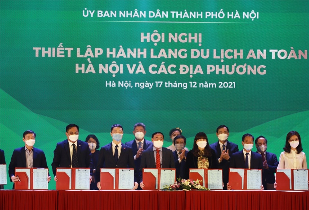 Lễ kí kết hợp tác phát triển du lịch an toàn giữa các Sở Du lịch, Sở Văn hóa, Thể thao và Du lịch 12 tỉnh, thành phố