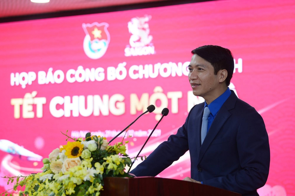Đ/c Nguyễn Ngọc Lương, Bí thư BCH Trung ương Đoàn, Chủ tịch Hội LHTN Việt Nam phát biểu tại chương trình