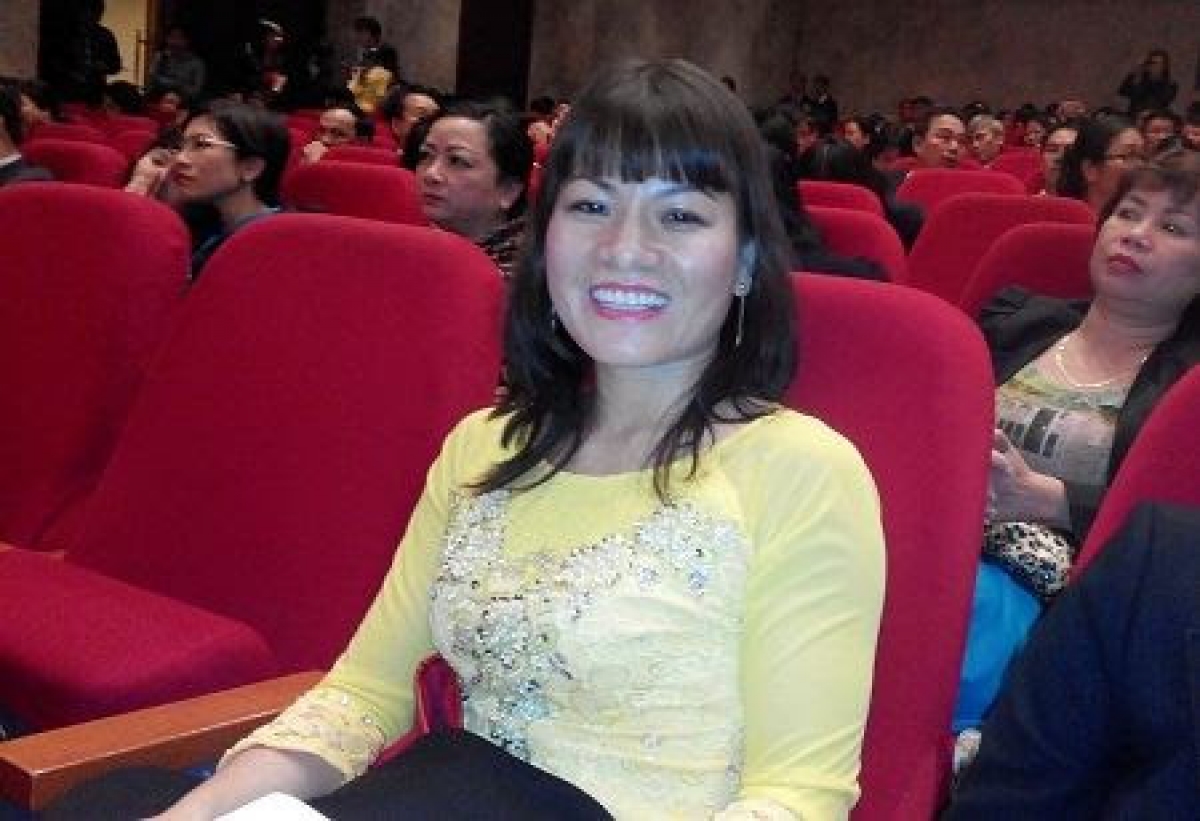 Cô giáo Nguyễn Thị Nhiếp - Hiệu trưởng Trường THPT Yên Hòa, quận Cầu Giấy, Hà Nội