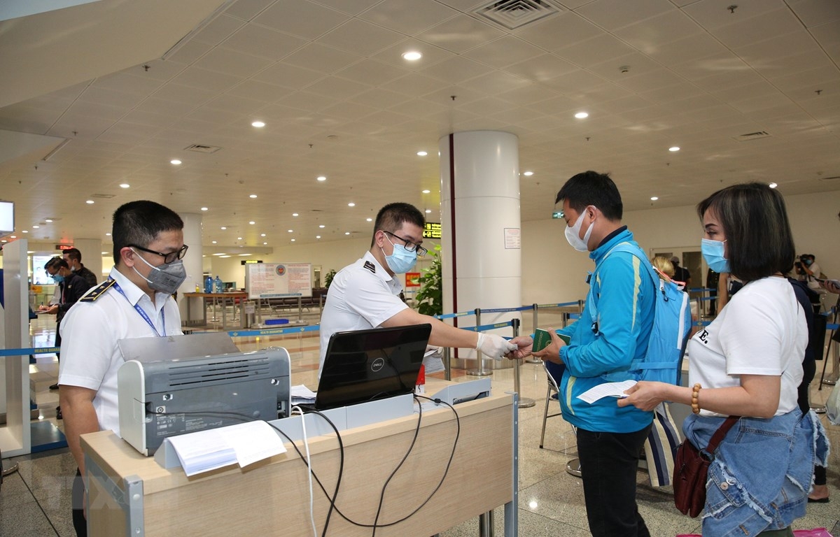 Người dân nên hạn chế di chuyển trong dịp Tết dương lịch và Tết Nguyên đán