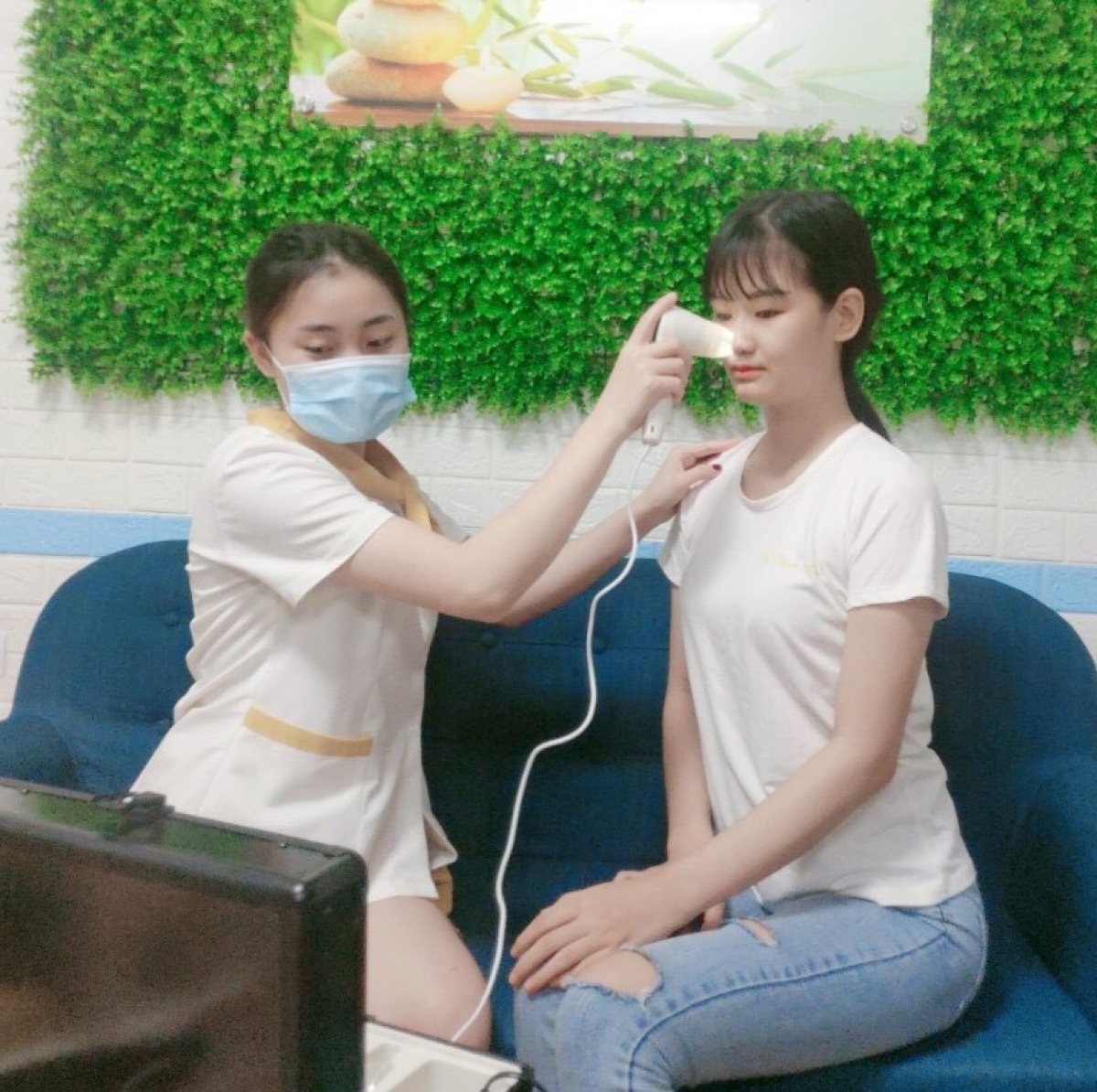 Chăm sóc sắc đẹp tại Thẩm mỹ viện