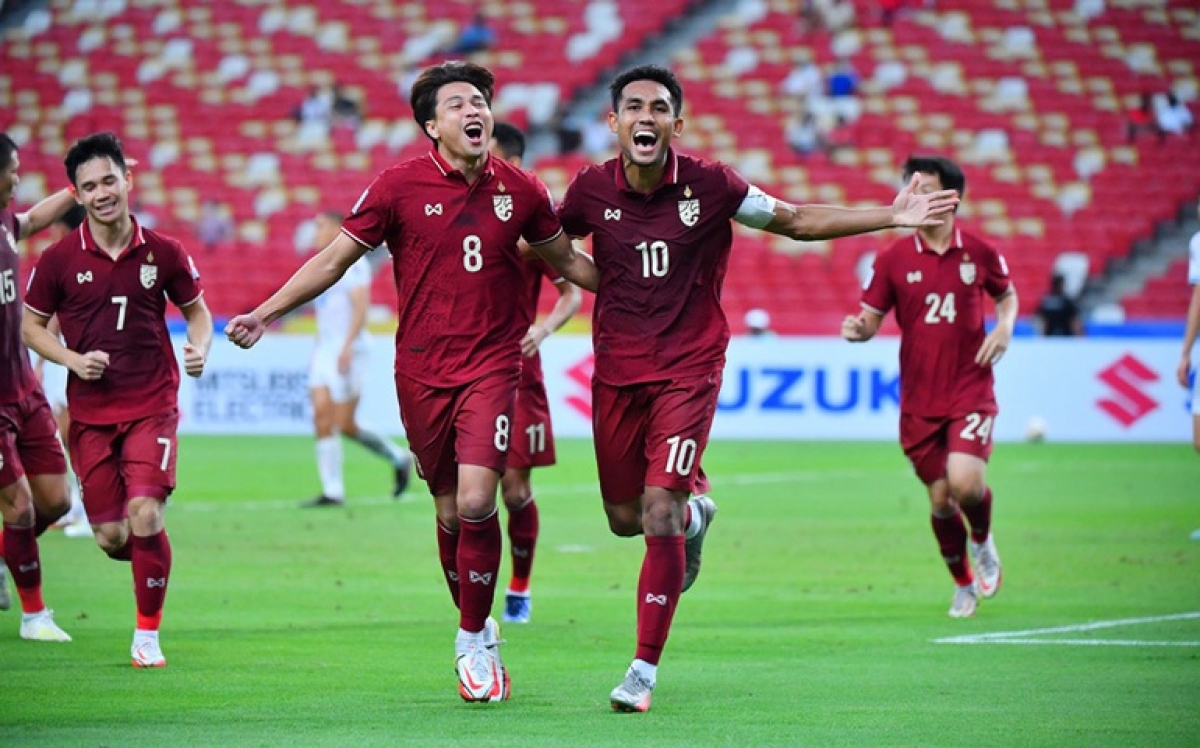 Tuyển Thái lan đứng đầu bảng A AFF Suzuki Cup 2020 với bốn trận toàn thắng