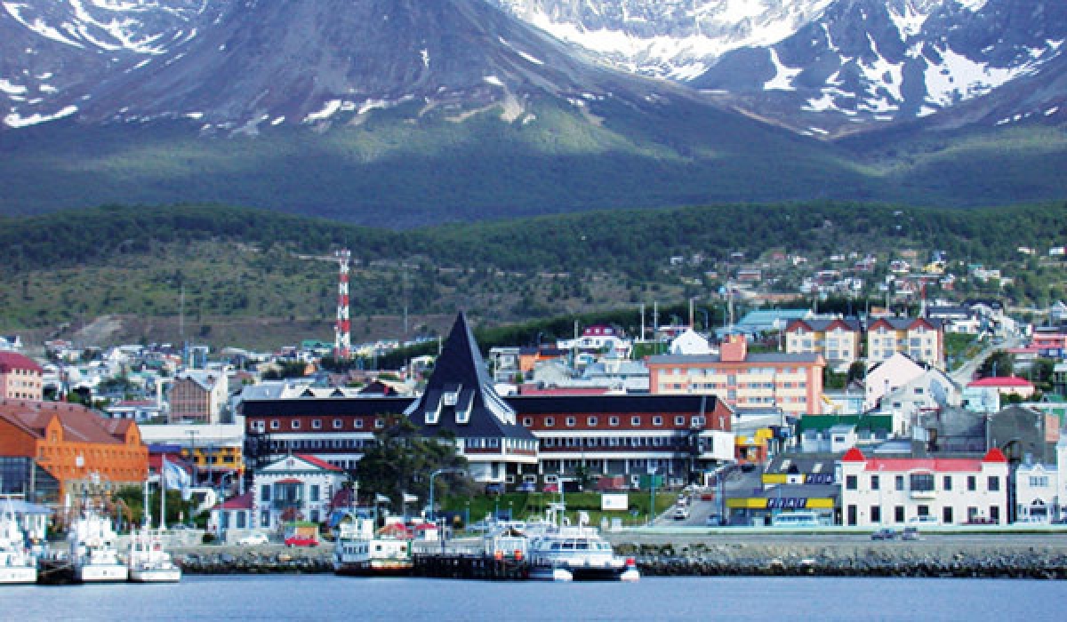 Ushuaia nhìn từ phía cầu cảng