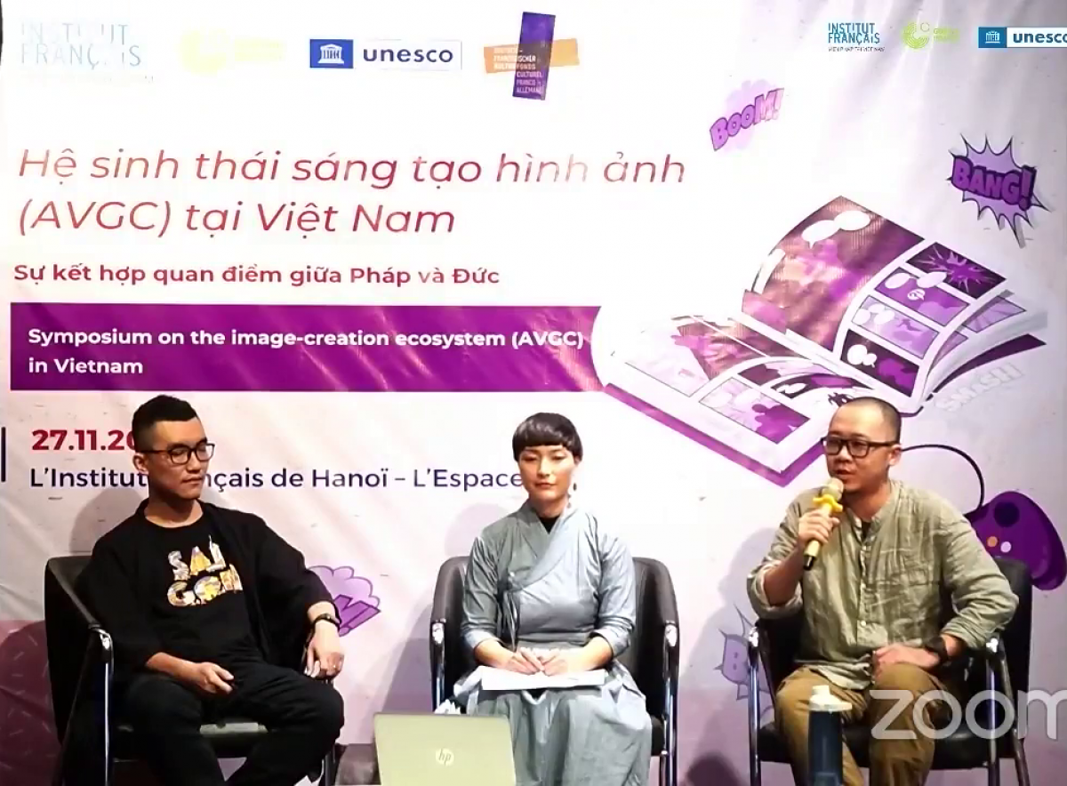 Biên kịch Khánh Dương (áo đen) và họa sỹ Thành Phong (áo trắng), 2 tác giả của bộ truyện Long thần tướng
