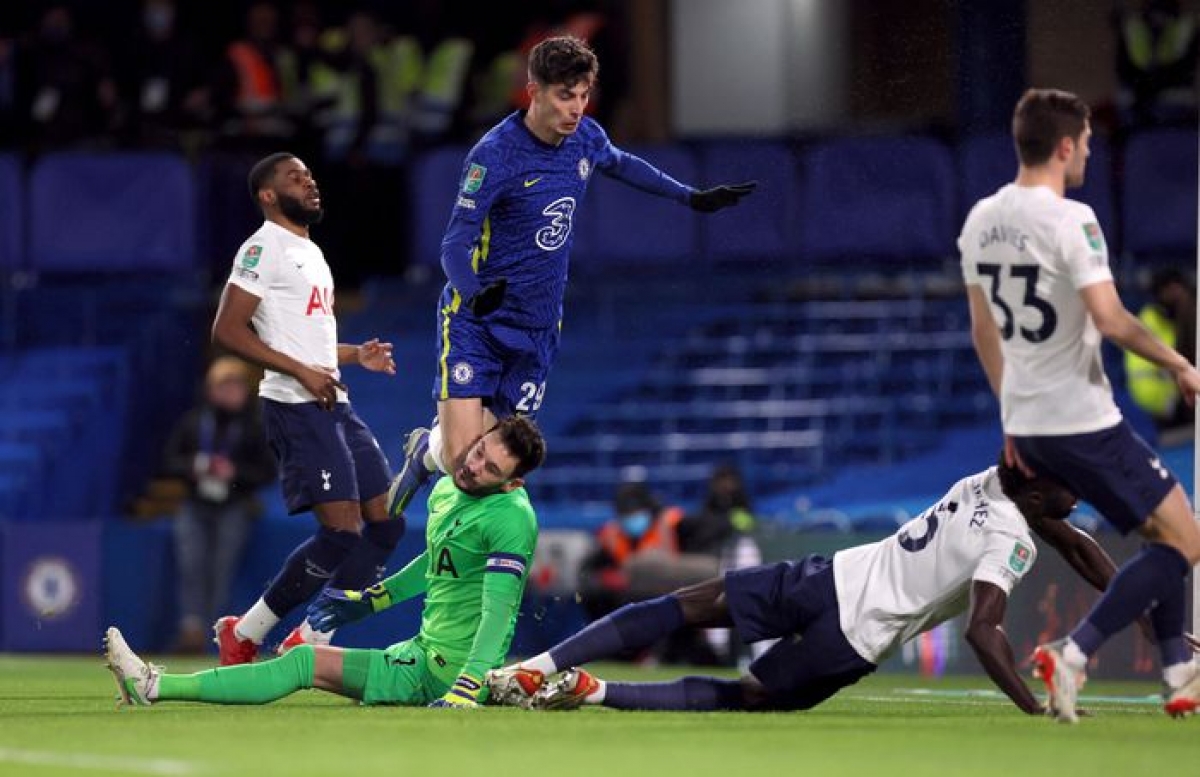 Kai Havertz chọc thủ lưới thủ thành Hugo Lloris (Ảnh: Internet)