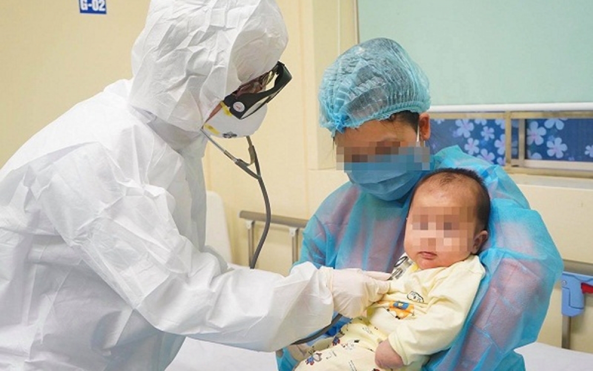Khi trẻ là F0, gia đình nên kết nối với đội ngũ bác sĩ hỗ trợ để được theo dõi sát sao