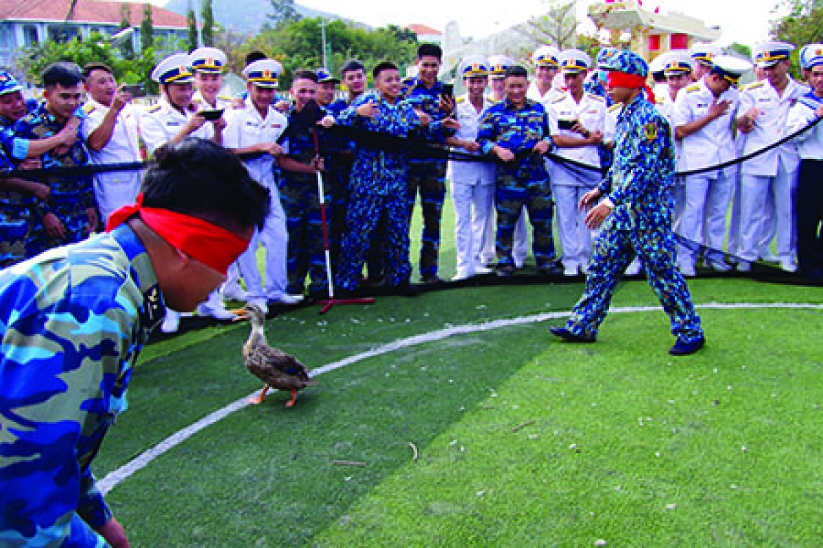 Thi bắt vịt