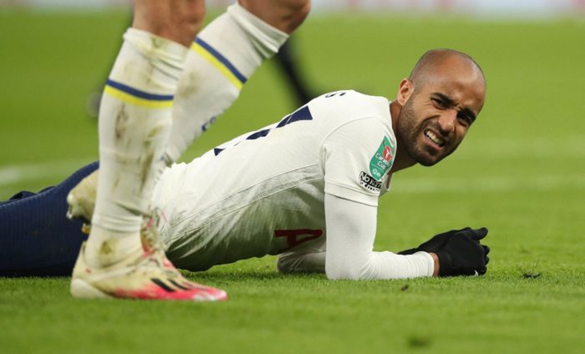 VAR ghi nhận thủ môn Kepa không phạm lỗi với Lucas Moura (Ảnh: Internet)