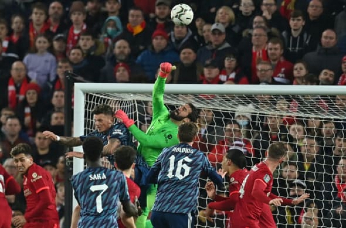 Liverpool bất lực trước 10 người của Arsenal (Ảnh: Internet)
