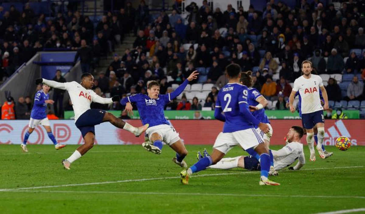 Steven Bergwijn lập cú đúp trong những phút bù giờ (Ảnh: Internet)