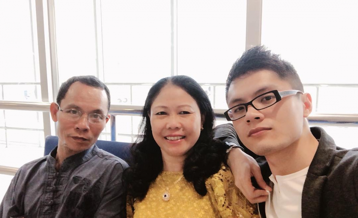 Anh Tuấn bên gia đình