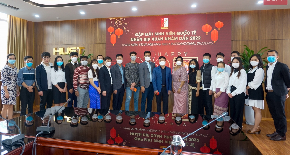 Do dịch Covid-19, năm nay, nhiều sinh viên quốc tế của trường ĐH Bách Khoa Hà Nội sẽ ở lại trường đón tết cổ truyền của Việt Nam
