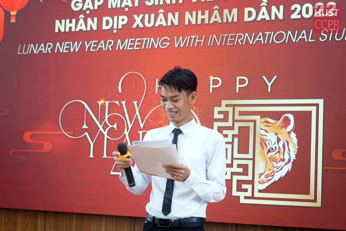 Vun Liem (quốc tịch Campuchia) sinh viên ngành Cơ điện tử, trường Cơ khí
(ĐH Bách khoa Hà Nội)