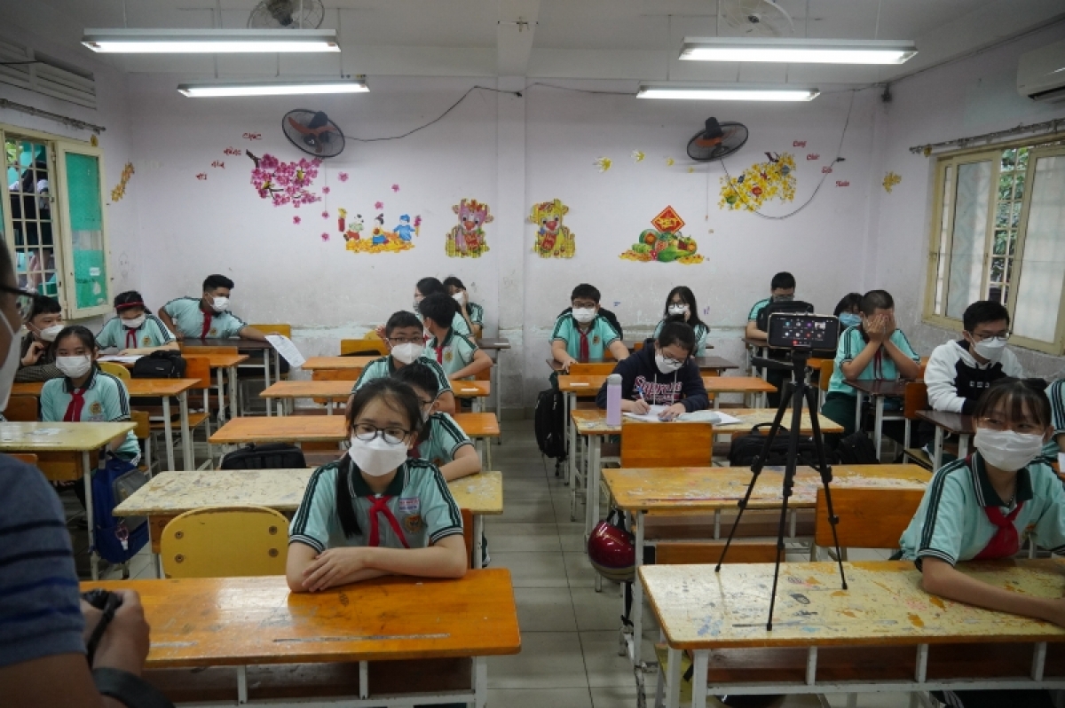 Có những lớp hôm nay chỉ khoảng một nửa học sinh đến trường vì nhiều phụ huynh chưa đồng ý cho con đi học trực tiếp