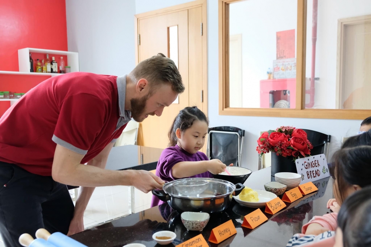 Bà Đinh Phương Lan cho rằng, nếu quản lý tốt, trường mầm non có thể là một vùng xanh an toàn cho học sinh. (Ảnh: NVCC)