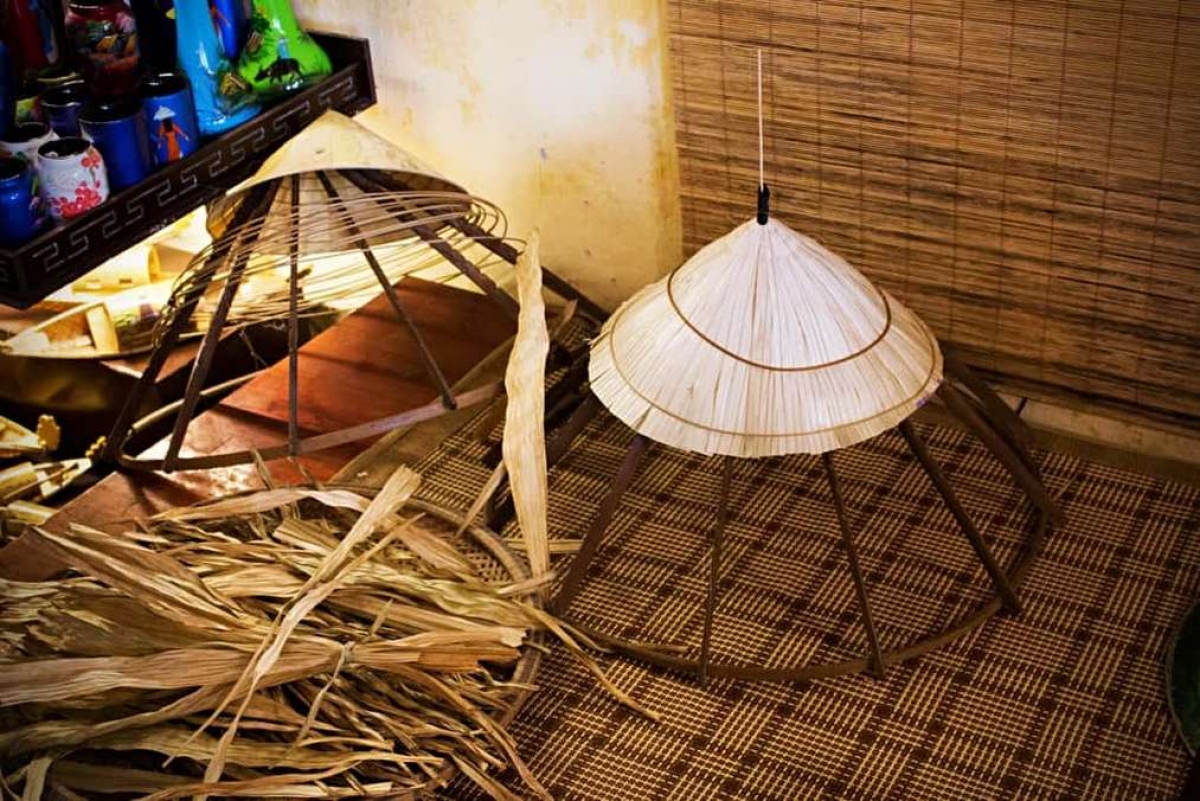 Chằm nón lá Huế